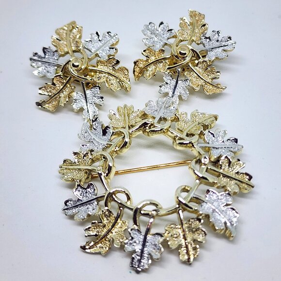 Sarah Coventry Silver Gold Holiday Christmas Wreath Pin & Clip Earrings Set - Picture 7 of 13